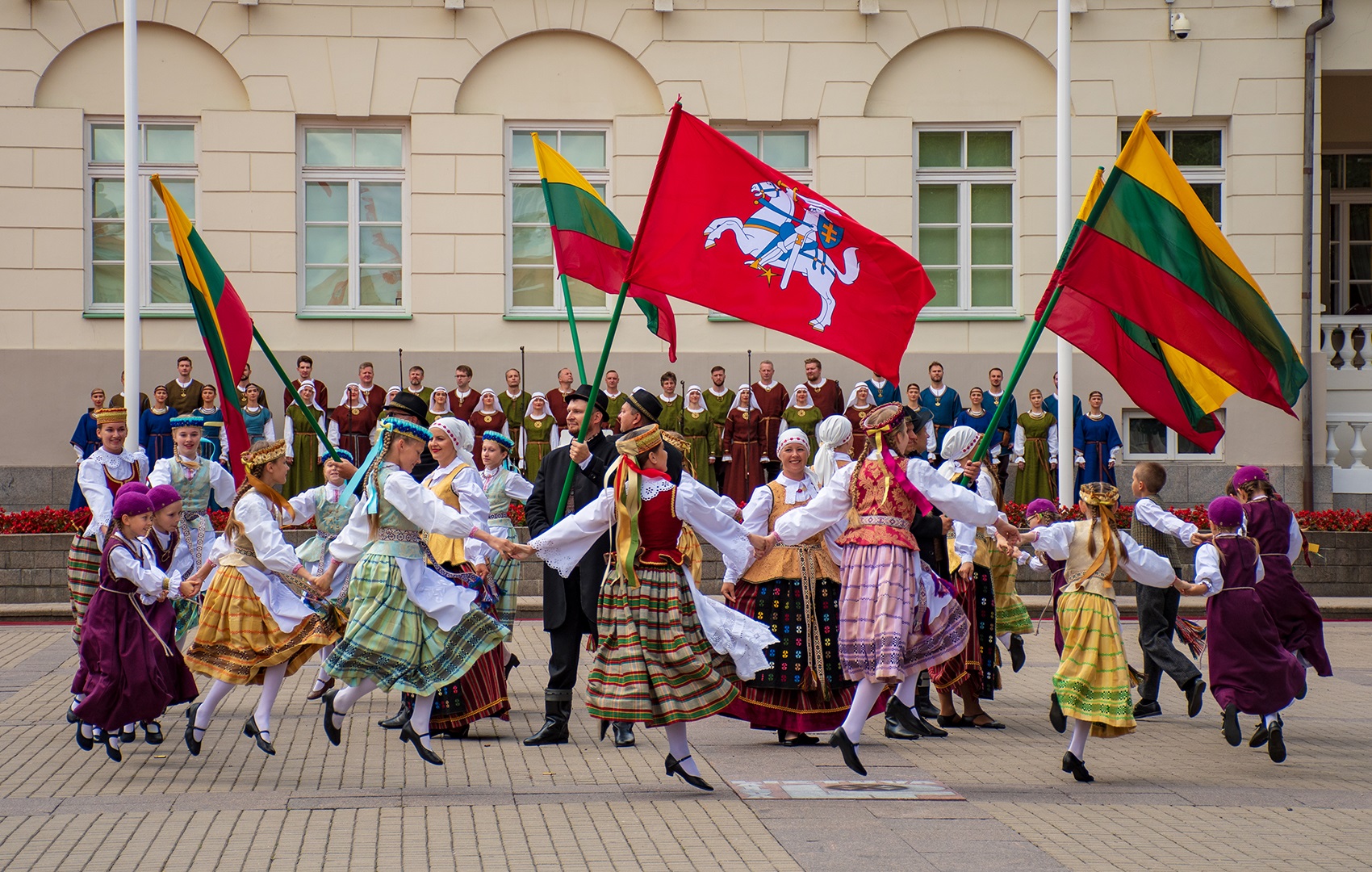 Old dances. Литва. Какой праздник в Литве 6 июля. Palestian Dances old National.